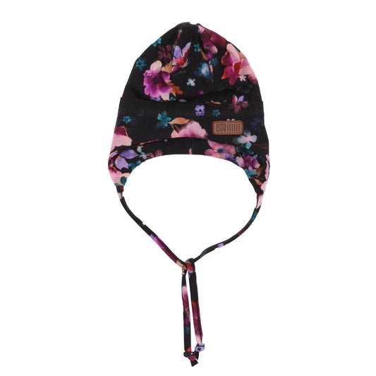 Tuque Mi-Saison - Nanö noire imprimé floral rose violet, doublure et cordons, écusson simili cuir, vue de face, enfant