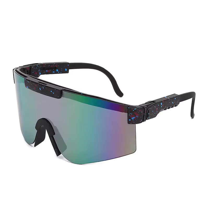Lunettes de soleil - Kids Windshield avec large verre irisé vert bleu, monture noire éclaboussée de bleu, style sport enfant, vue de profil.