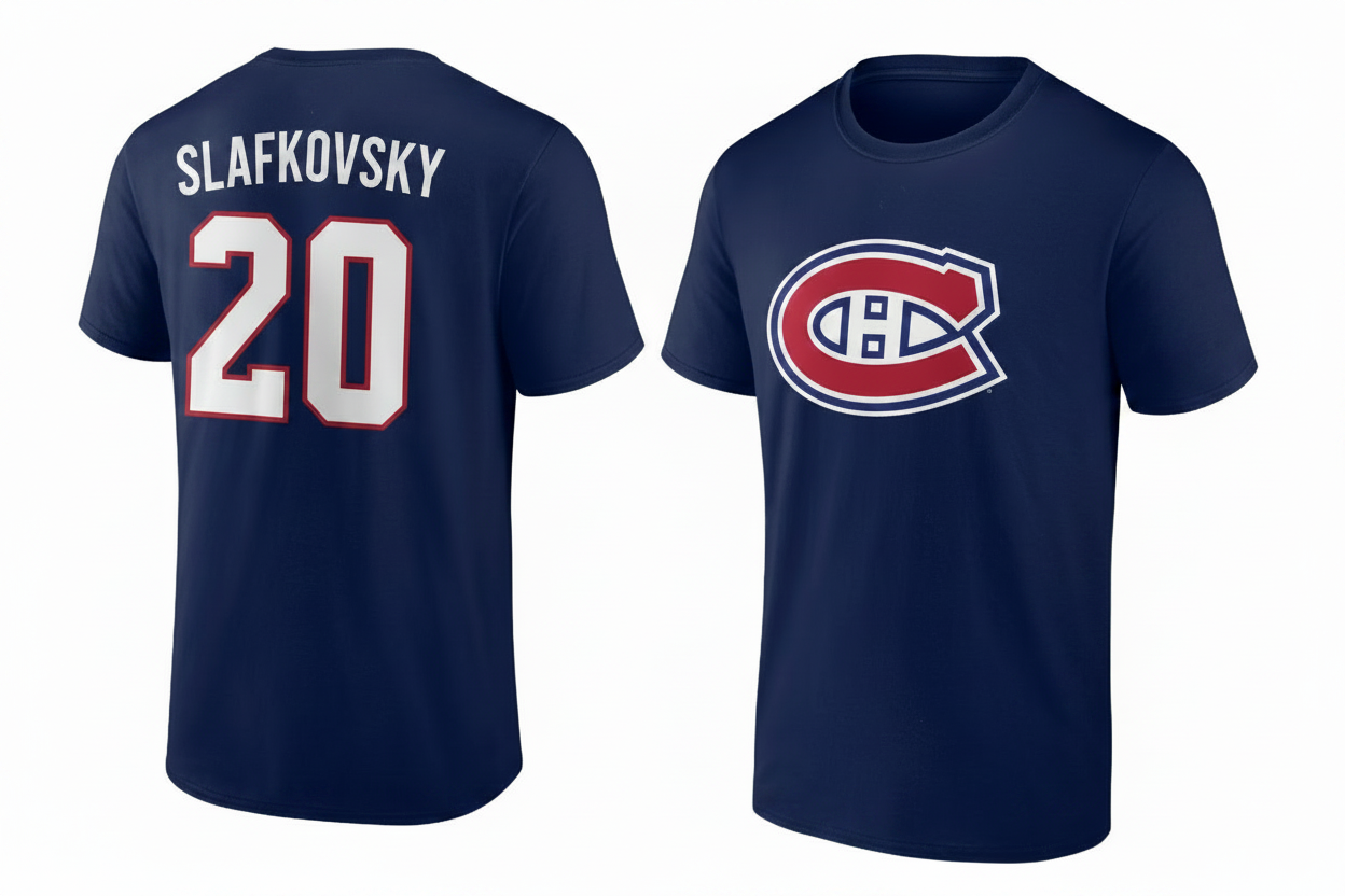 T-Shirt bleu en coton - Slafkovsky, col rond, logo sportif rouge et blanc sur le devant, nom et numéro 20 au dos, vue avant et arrière.