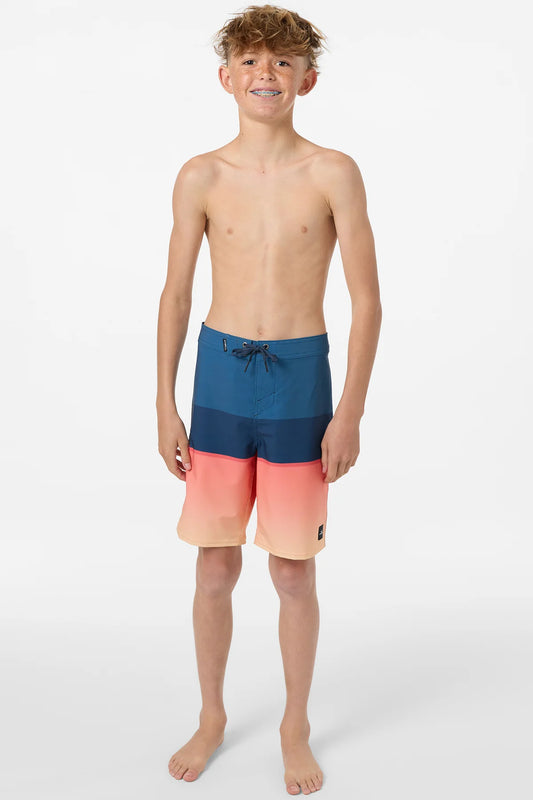 Maillot de bain - O'Neill short de bain bleu et corail dégradé, pour garçon, porté de face sur mannequin enfant.