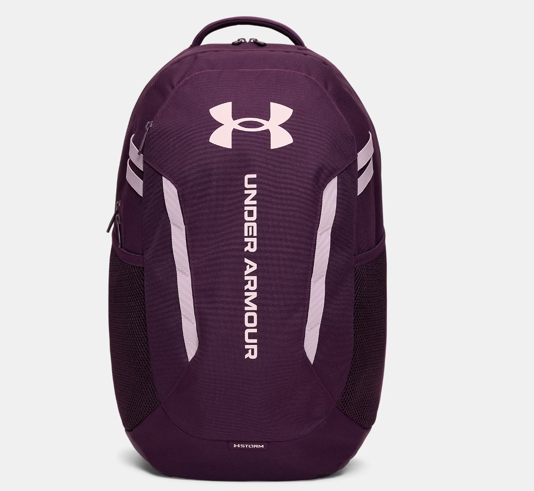 Sac à dos UA Hustle 6.0 - Under Armour violet foncé avec détails rose clair, en polyester résistant, vue de face.