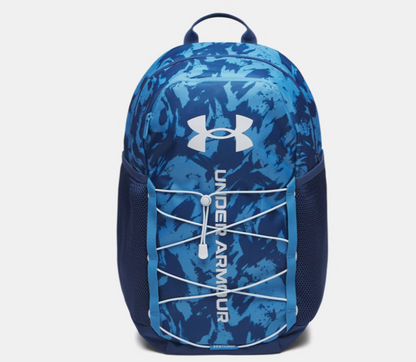 Sac à dos UA Hustle Sport 6.0 - Under Armour bleu à motifs abstraits, avec multiple compartiments, vue de face, design sportif en tissu résistant.