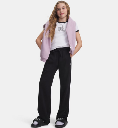 Fille portant un Pantalon UA Rival Fleece - Under Armour noir en tissu molletonné, vue de face, style décontracté, âge enfant.