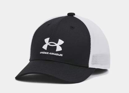 Casquette UA Essential Mid - Under Armour noir et blanche ajustable avec logo devant, vue de trois-quarts face.