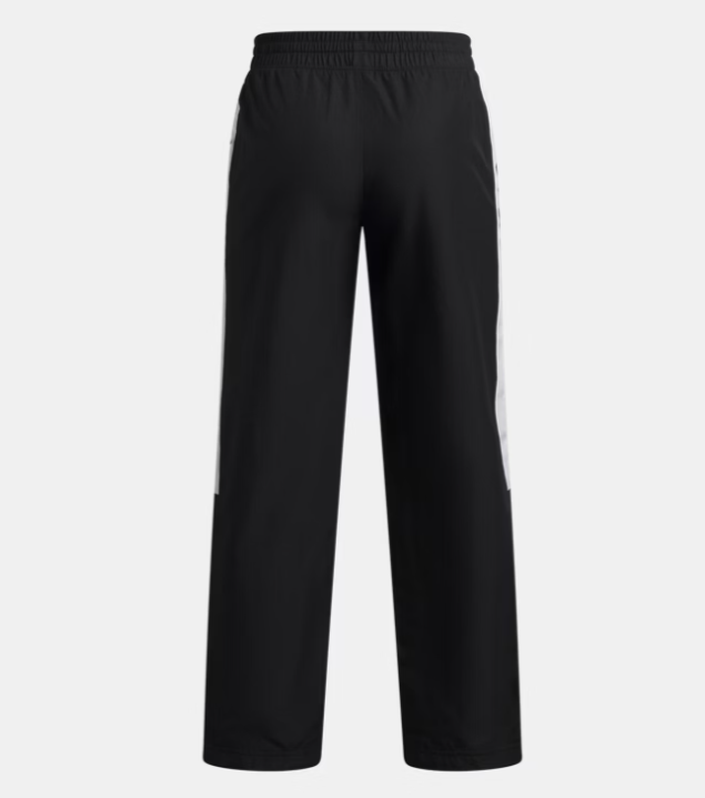 Pantalon UA Rival Woven - Under Armour noir avec bande latérale blanche, tissu tissé, vue de dos sur fond gris clair.