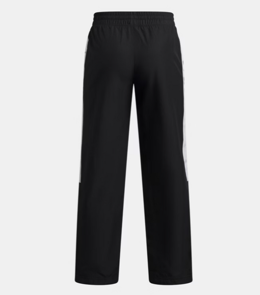 Pantalon UA Rival Woven - Under Armour noir avec bande latérale blanche, tissu tissé, vue de dos sur fond gris clair.