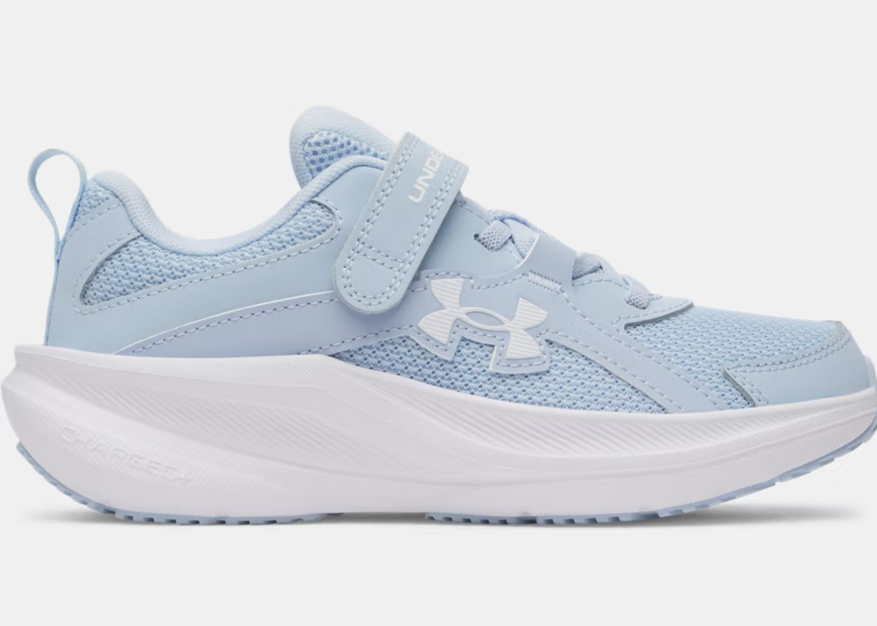 Espadrilles UA Charged+ Assert 11 - Under Armour bleu clair pour enfant, en mesh et synthétique, vue de côté.