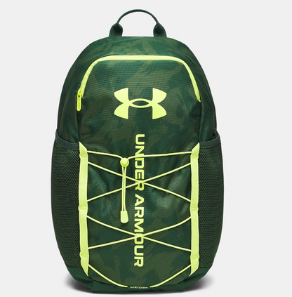 Sac à dos UA Hustle Sport 6.0 - Under Armour vert camouflage avec détails jaune fluo, style sport, en polyester résistant, vue de face.