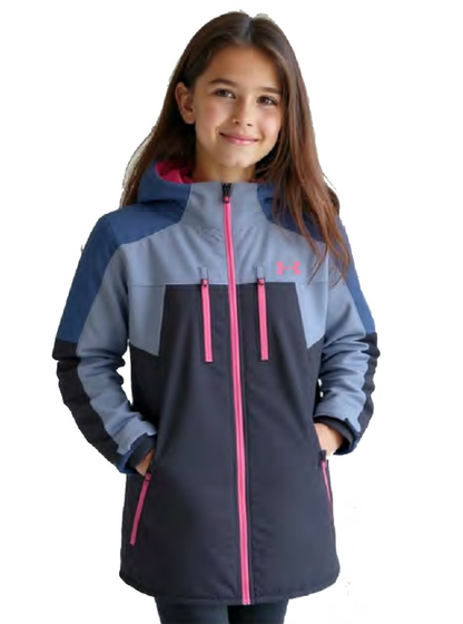 Manteau D'hiver - Under Armour bleu, gris et noir avec détails roses, coupe droite, capuche, pour fille enfant, vue de face porté sur mannequin.