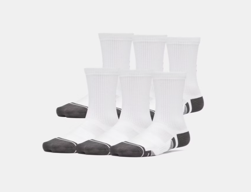 6 Paires de bas UA Performance Tech - Under Armour, chaussettes blanches avec bout et talon noirs, style sportif, vue de côté.