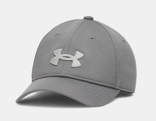 Casquette UA Blitzing - Under Armour grise avec logo brodé blanc, style ajustable, vue de face en angle pour adulte.