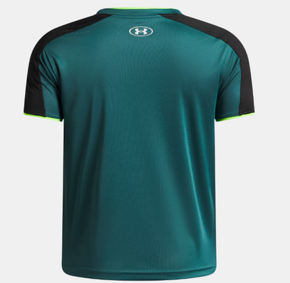 T-Shirt UA Challenger Train - Under Armour vert foncé et noir en polyester, manches courtes, vue arrière, adulte homme.