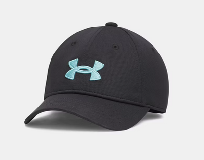 Casquette UA Blitzing - Under Armour noire avec logo bleu clair brodé, style ajustable, vue trois quarts face