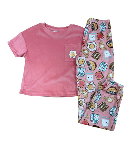 Pyjama - M.I.D rose pour enfant, haut à manches courtes et pantalon à motifs gourmands, présenté à plat