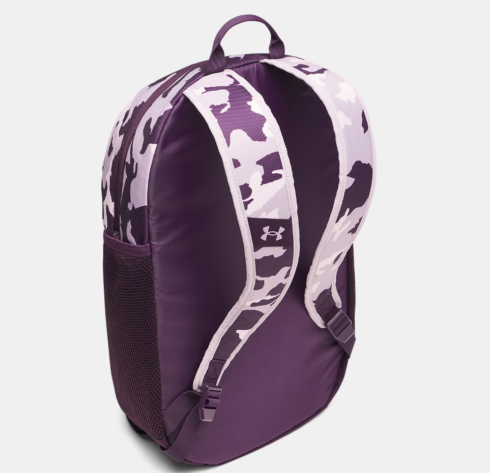 Sac à dos UA Hustle Sport 6.0 - Under Armour en tissu mauve uni avec détails camouflage rose et violet, vue de dos avec bretelles rembourrées.