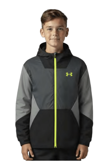 Garçon portant un Manteau Mi-Saison - Under Armour bicolore noir et gris avec zippé jaune, style décontracté, vue de face.