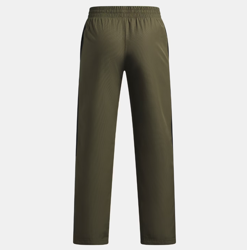 Pantalon UA Rival Woven - Under Armour de couleur kaki avec bande noire sur les côtés, style sportif, en tissu tissé, vue de dos.