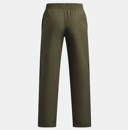 Pantalon UA Rival Woven - Under Armour de couleur kaki avec bande noire sur les côtés, style sportif, en tissu tissé, vue de dos.