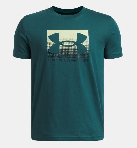 T-Shirt UA Boxed Sports - Under Armour vert foncé avec logo carré beige, coton polyester, vue de face adulte homme.