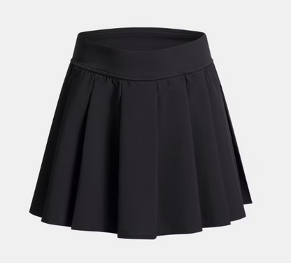 Jupe-culotte UA Motion Pleated - Under Armour noire plissée pour fille, tissu extensible, vue de face sur fond blanc.