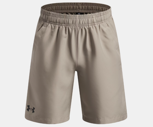 Short UA Woven - Under Armour beige en tissu polyester léger, avec ceinture élastique, vue de face porté pour adulte.