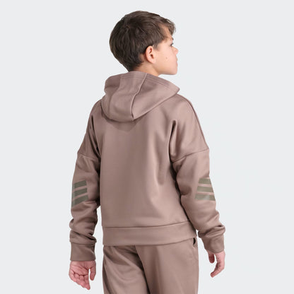 Hoodie - Adidas beige en matière molletonnée avec capuche, manches longues, pour enfant garçon, vu de dos porté sur mannequin.