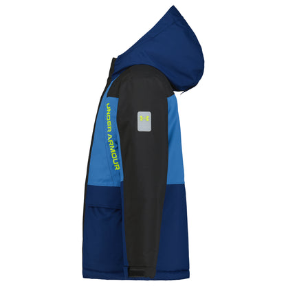 Manteau d'hiver - Under Armour bleu et noir à capuche, vue de profil, avec manches noires et logo sur la manche