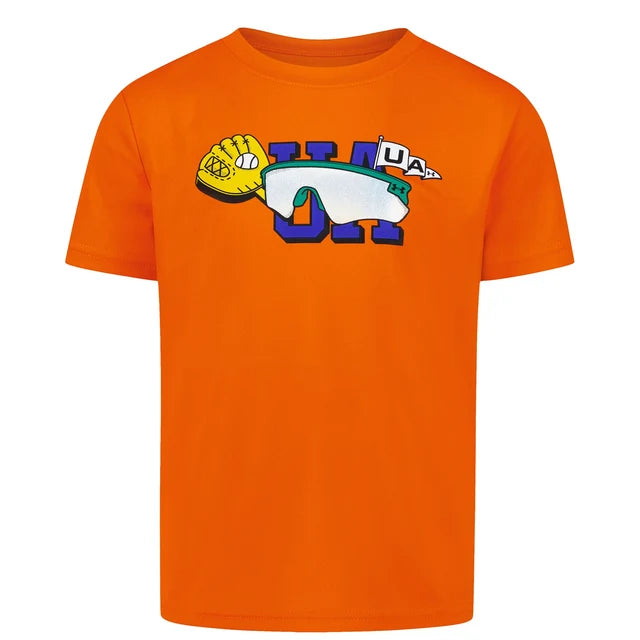 T-Shirt - Under Armour orange vif avec imprimé graphique multicolore représentant un gant de baseball et lunettes de protection, vue de face.