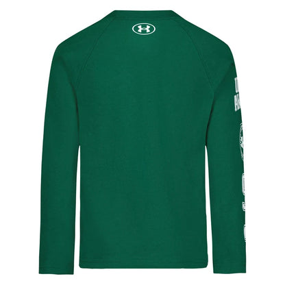 Chandail - Under Armour vert foncé à manches longues en coton, pour enfant, vue de dos avec logo blanc sur la nuque et texte blanc sur la manche droite.