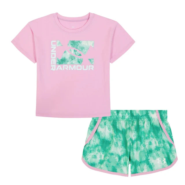Ensemble Short - Under Armour composé d'un t-shirt rose avec logo vert d'eau et short vert d'eau imprimé avec bordure rose, présenté vue de face.