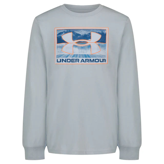 Chandail - Under Armour à manches longues gris clair avec logo orange et bleu représentant un paysage montagneux, vue de face.