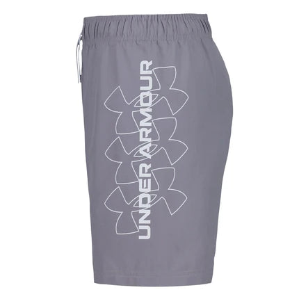 Maillot de bain - Under Armour short gris avec logo blanc vertical, taille ajustable, vue de profil homme adulte