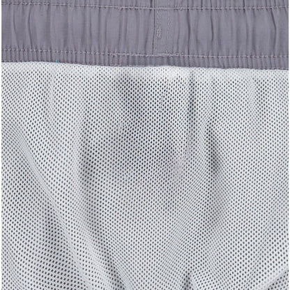 Maillot de bain - Under Armour gris avec filet intérieur blanc et taille ajustable, détail du tissu et cordon de serrage