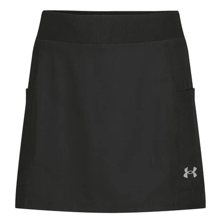 Jupe-Short - Under Armour noire en tissu technique, coupe droite, avec poches latérales, vue de face.