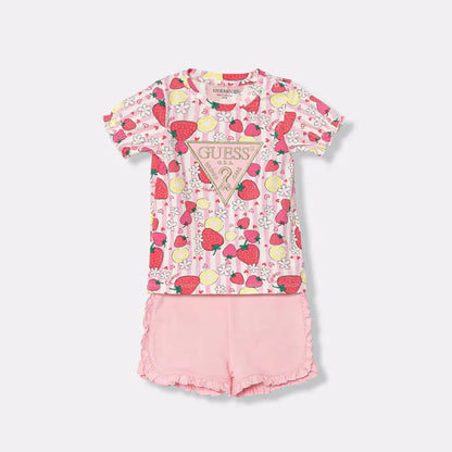 Robe + Culotte - Guess ensemble enfant rose avec motifs fraises rouges et jaunes, short à volants, vue de face, coton.