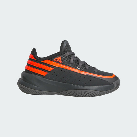Espadrilles - Adidas noir et orange pour enfant, style sportif avec lacets, vue de profil côté extérieur.