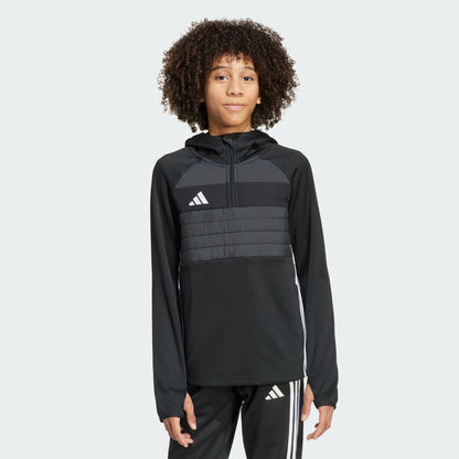 Hoodie - Adidas noir avec détails gris et logo blanc, tissu polyester recyclé, pour garçon, porté, vue de face.