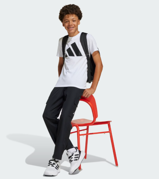 Pantalon cargo Essentials Climacool - Adidas noir en polyester recyclé pour garçon, coupe droite, vue de face porté assis