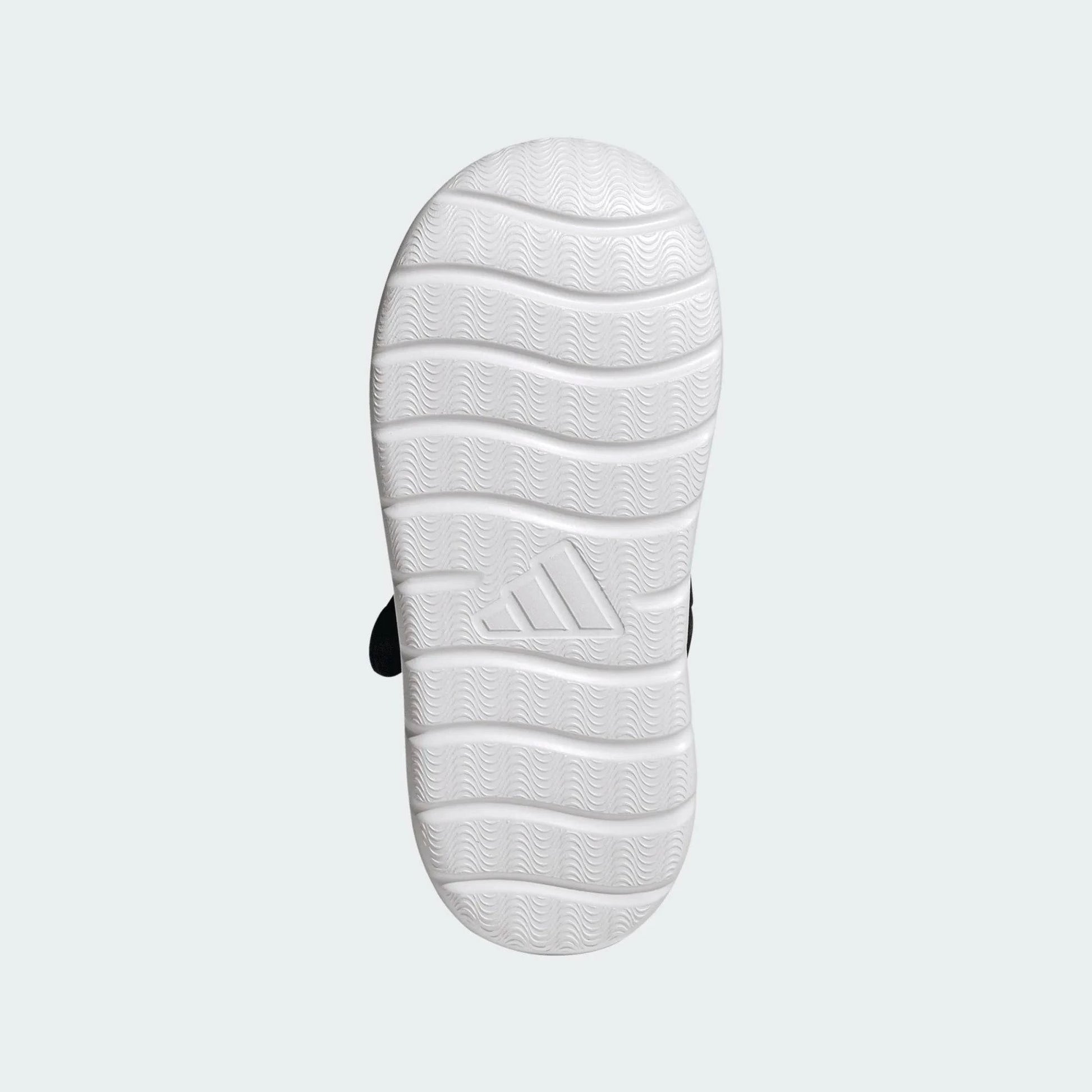 Sandales - Adidas noires et blanches avec semelle blanche antidérapante, style gougounnes, vue de dessous.