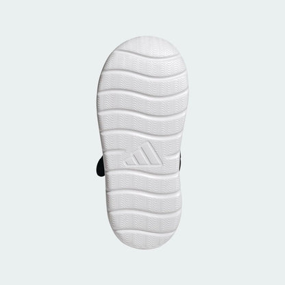 Sandales - Adidas noires et blanches avec semelle blanche antidérapante, style gougounnes, vue de dessous.