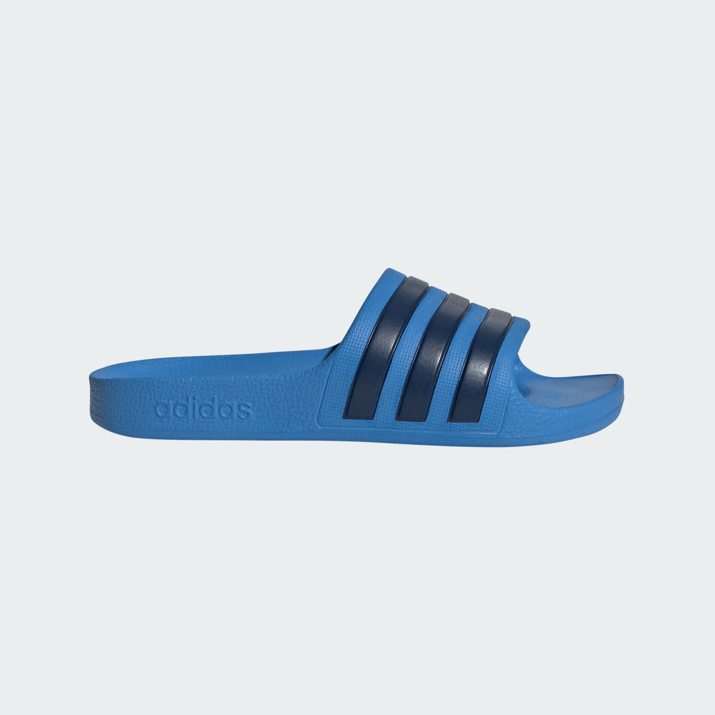 Adidas Adilette Aqua sandals for juniors, featuring a comfortable slip-on design and classic three-stripe branding.