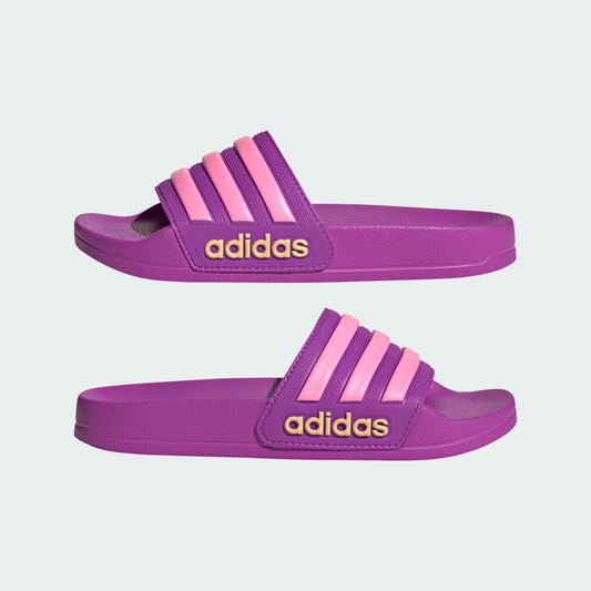Sandales Adilette Shower  - Adidas violettes et roses en synthétique, style gougounnes pour fille, vue de profil côté droit et gauche.