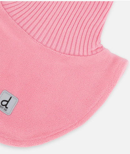 Cache-Cou d'hiver - Deux Par Deux rose en tissu polaire doux avec col côtelé, détail proche, pour enfant.