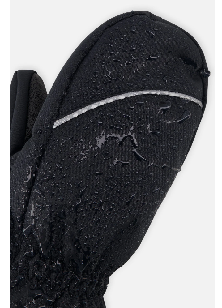 Mitaines d'hiver Play - Deux Par Deux noires imperméables avec bande réfléchissante grise, matériau extérieur texturé, détail mouillé, vue rapprochée.