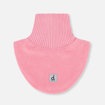 Cache-Cou d'hiver - Deux Par Deux rose en tissu polaire doux avec col côtelé, conçu pour enfant, vue de face sur fond blanc.