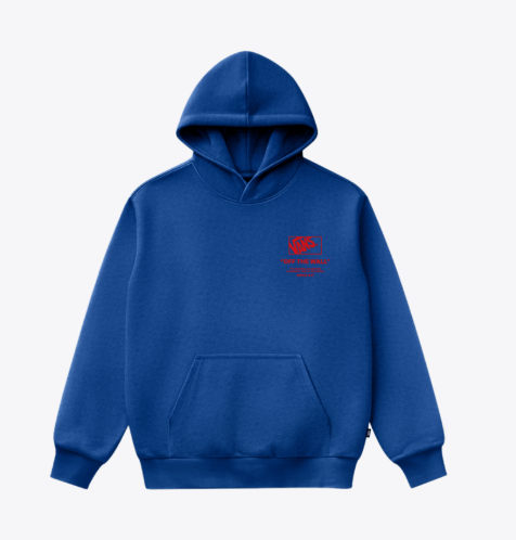 Hoodie - Vans bleu à capuche avec poche kangourou et logo rouge sur la poitrine vue de face