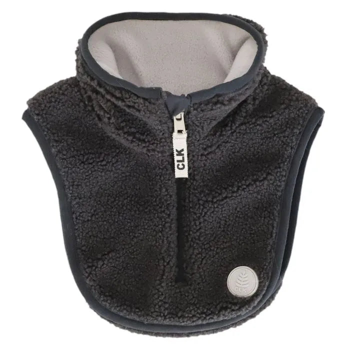 Cache-Cou d'hiver - Calikids en tissu polaire noir et intérieur gris clair, style chaud, pour enfant, vue de face avec zip.