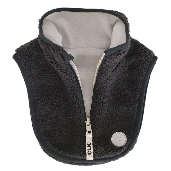 Cache-Cou d'hiver - Calikids en sherpa noir et doublure polaire beige, pour enfant, vue de face avec fermeture éclair.