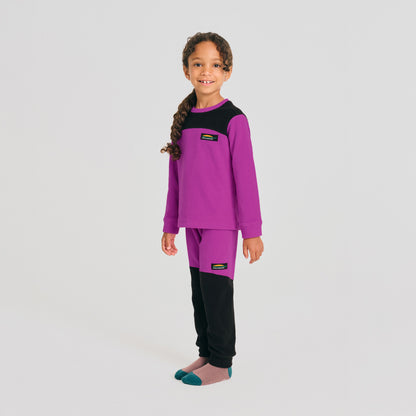 Ensemble Polar - Chlorophylle violet et noir en molleton pour enfant, manches longues, vue de profil gauche porté sur mannequin