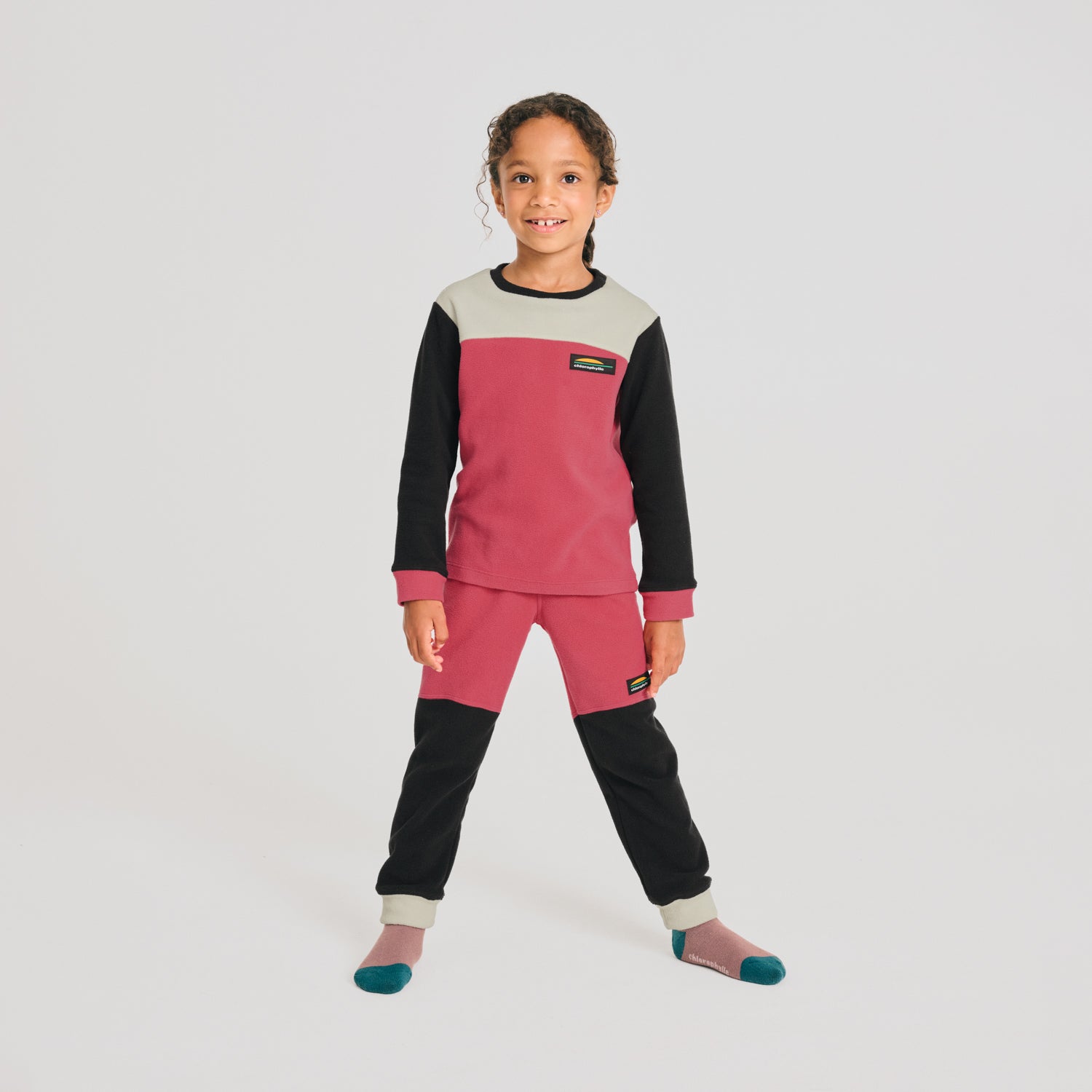 Ensemble Polar - Chlorophylle pour enfant garçon, manches longues bordeaux et noires, pantalon assorti, vue de face.
